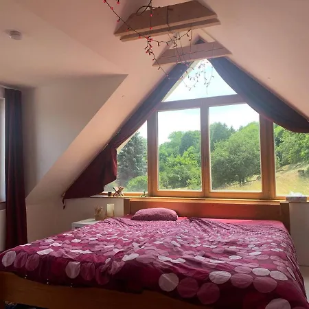 Dom wakacyjny Cosy Family House With Garden, 12 Min From The Center Praga
