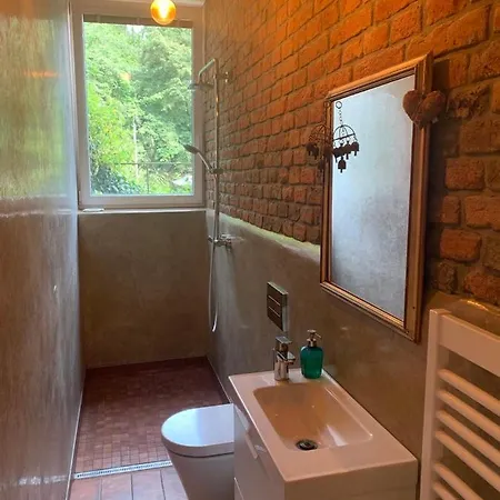 Cosy Family House With Garden, 12 Min From The Center Dom wakacyjny