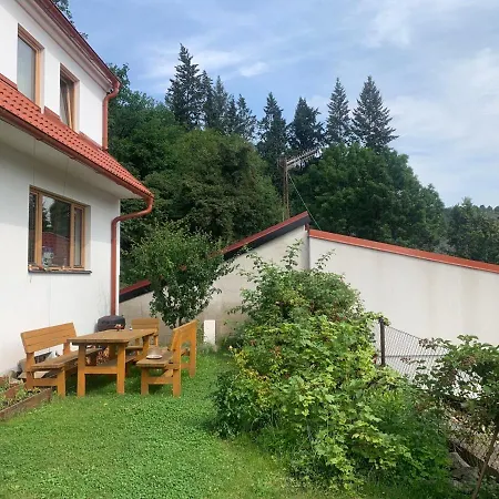 Cosy Family House With Garden, 12 Min From The Center Dom wakacyjny Praga